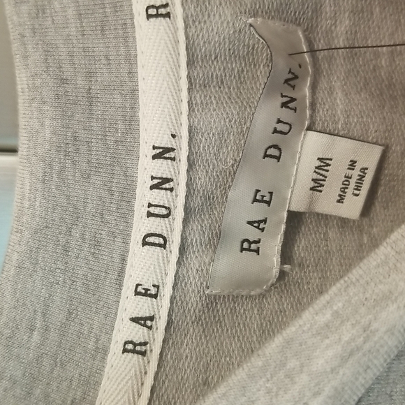 💕RAE DUNN💕 Boss Lady Graphic Sweatshirt M NWT - Picture 4 of 7